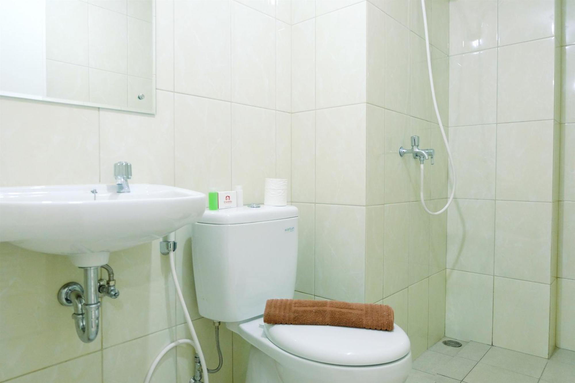 Clean 2br At 12th Floor Springlake Summarecon By Travelio